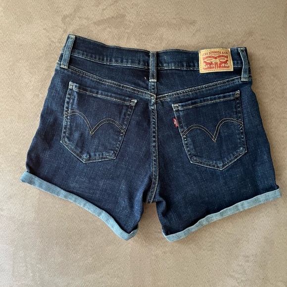 LEVI'S Denim Mid Lenth Cuffed Women's Shorts - Size 27 Deep Indigo Wash - Picture 2 of 7